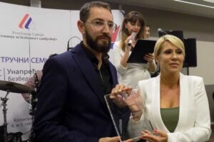 auto skola drift kragujevac_dodela zahvalnice nakopaoniku