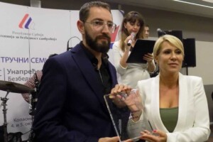 auto skola drift kragujevac_dodela zahvalnice nakopaoniku